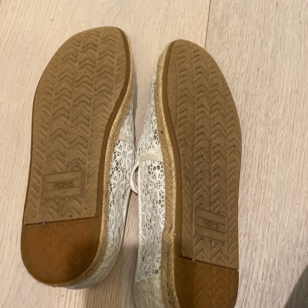 Toms - Picture 4 of 5